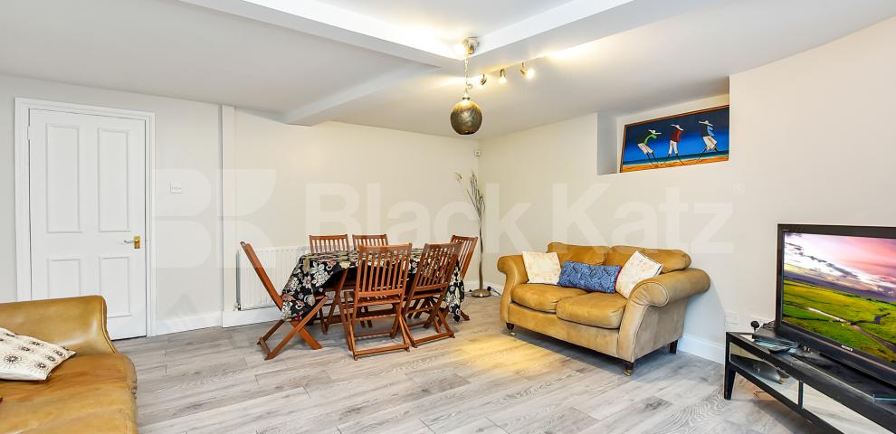 			UNDER OFFER , 2 Bedroom, 1 bath, 1 reception Apartment			 Clapham Common South Side, Clapham Common